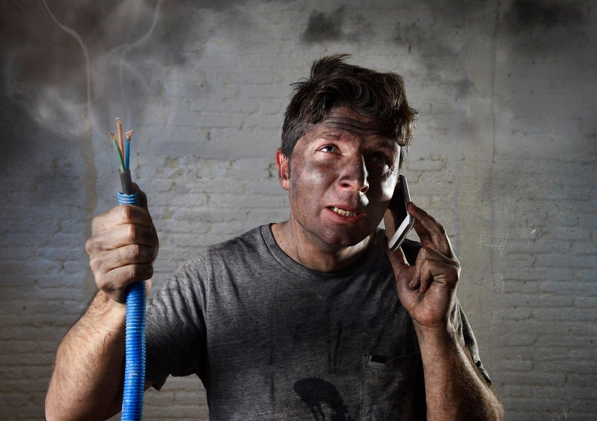 7 Things to Consider When Hiring Electrical Contractors